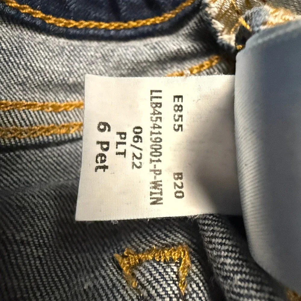 L.L.Bean Classic Fit Womens Size 6P Straight Leg Jeans Blue‎ Stretch Denim